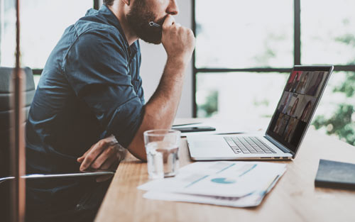 Bildschirm-Konferenzen sind beispielsweise bei Microsoft Teams möglich