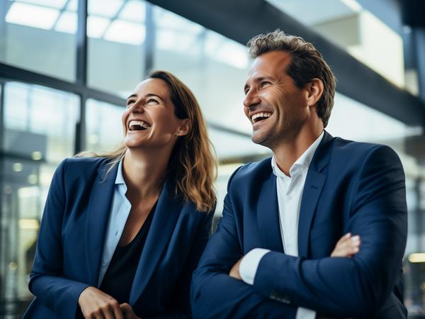 Zwei, die sich ergänzen: KI und Digital Adoption Platform