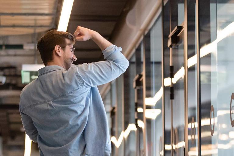 Wie Evaluationen die Zufriedenheit der Mitarbeitenden weiter steigern können 